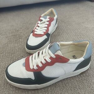 Stylish White and Red Men's Sneakers